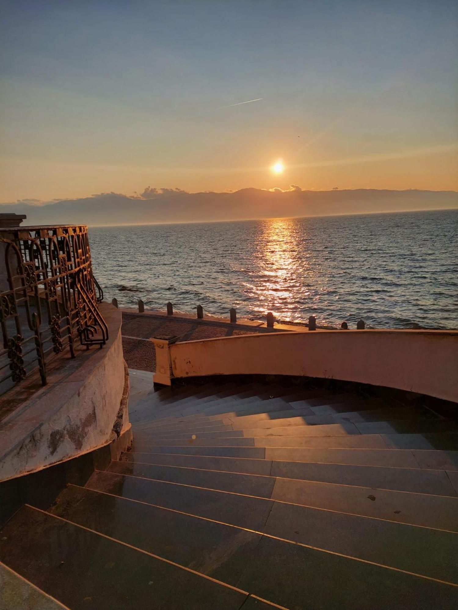 Strettomare-Business & Travel Apartment Reggio di Calabria Exteriör bild